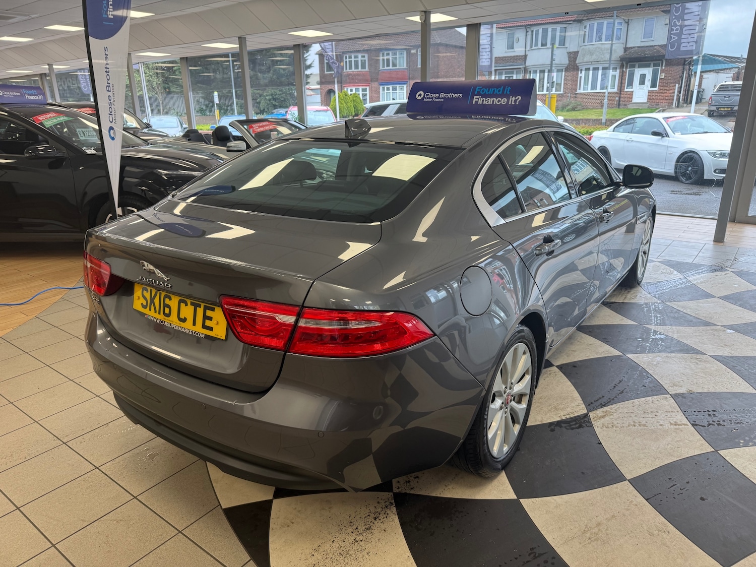 Used Jaguar XE 2016 for sale - 78210281: Photo 5