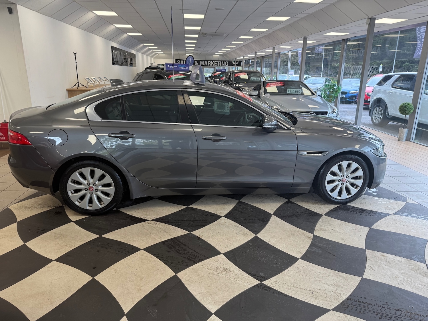 Used Jaguar XE 2016 for sale - 78210281: Photo 8