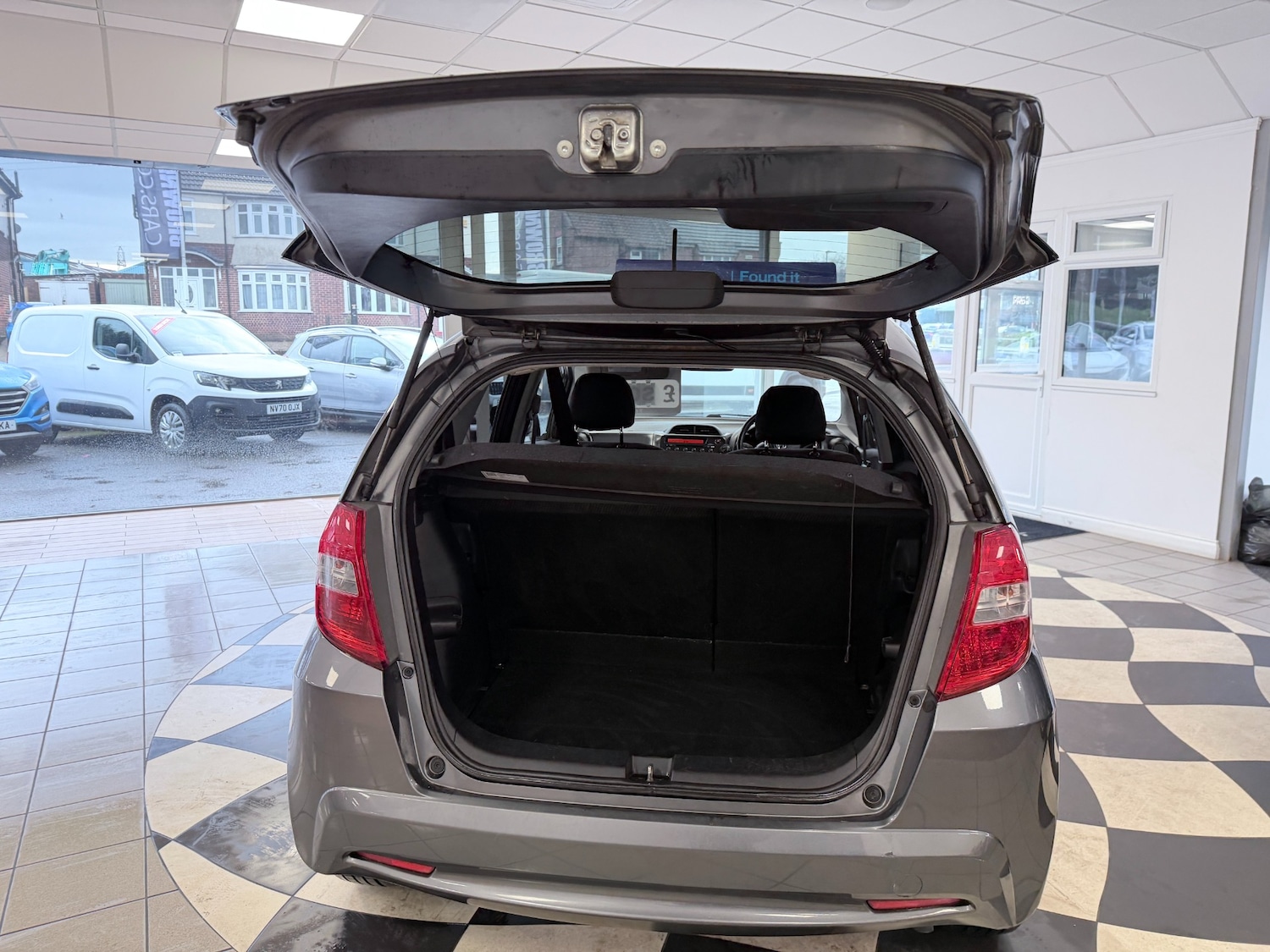 Used Honda Jazz 2014 for sale - 77148515: Photo 26