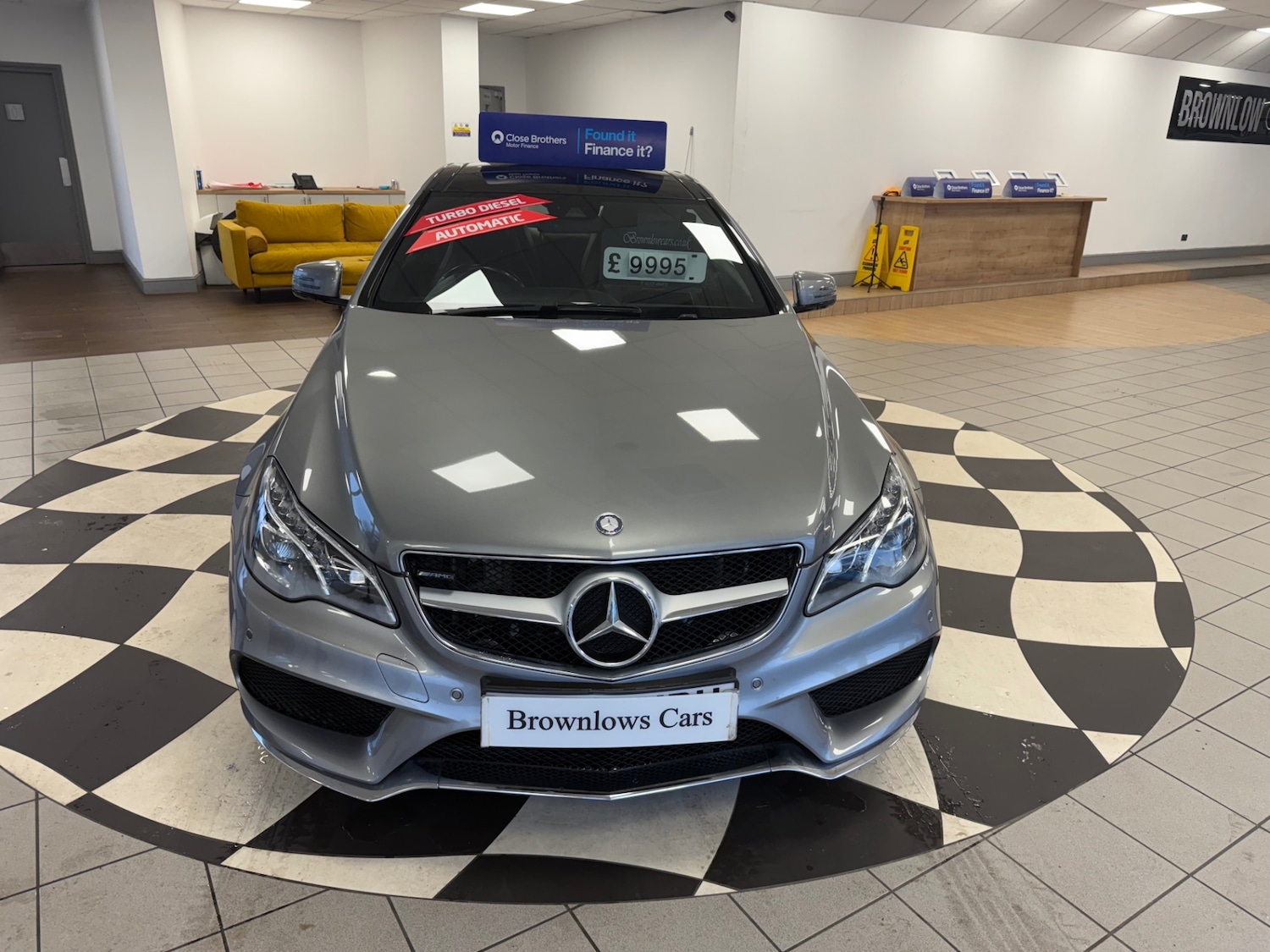 Used Mercedes-Benz E Class 2015 for sale - 76945629: Photo 2