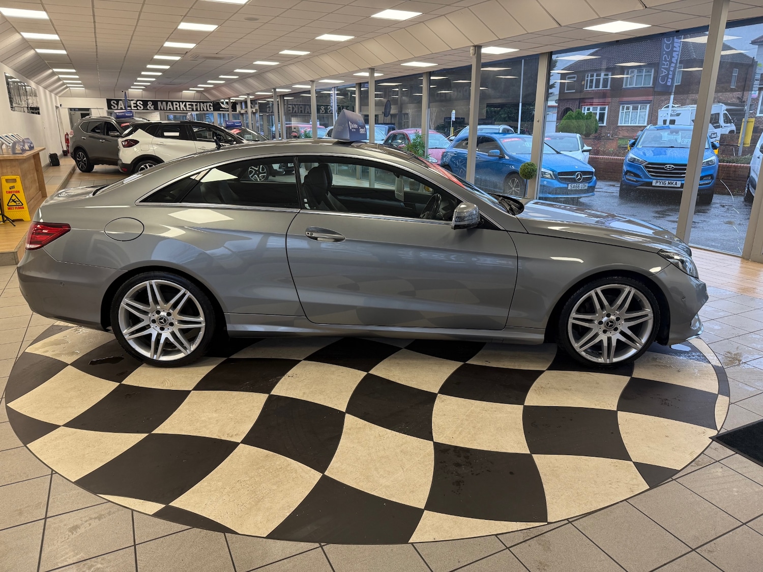 Used Mercedes-Benz E Class 2015 for sale - 76945629: Photo 4