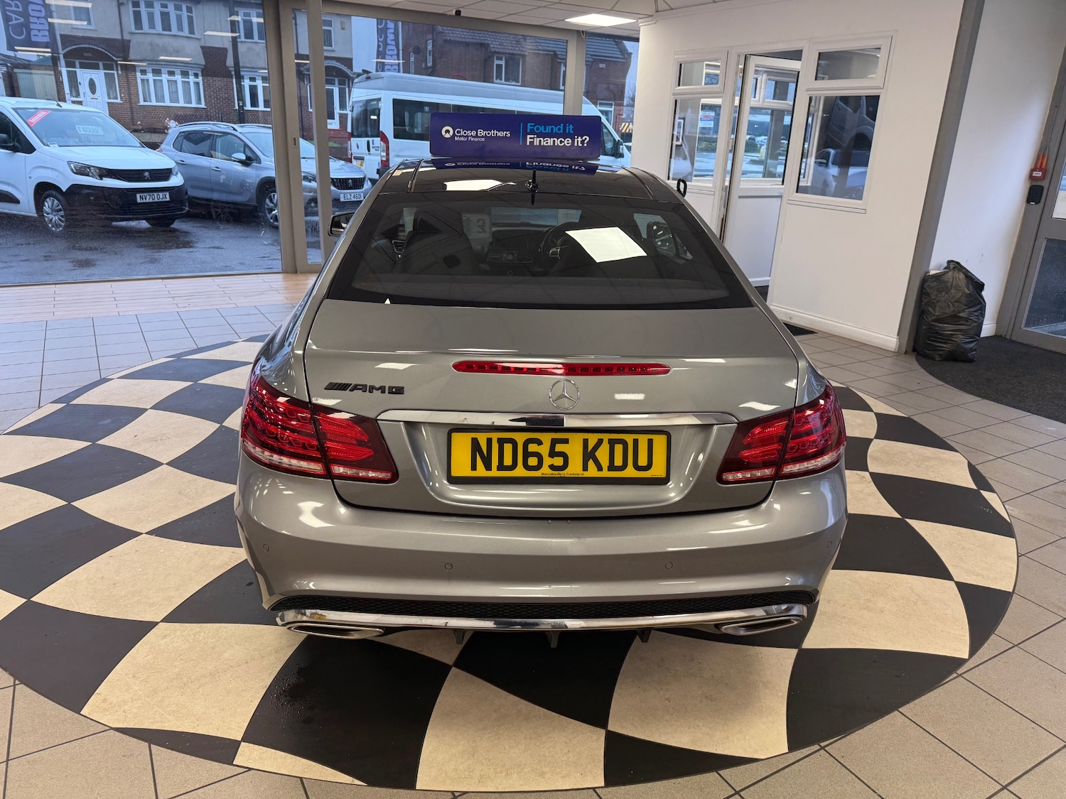 Used Mercedes-Benz E Class 2015 for sale - 76945629: Photo 5