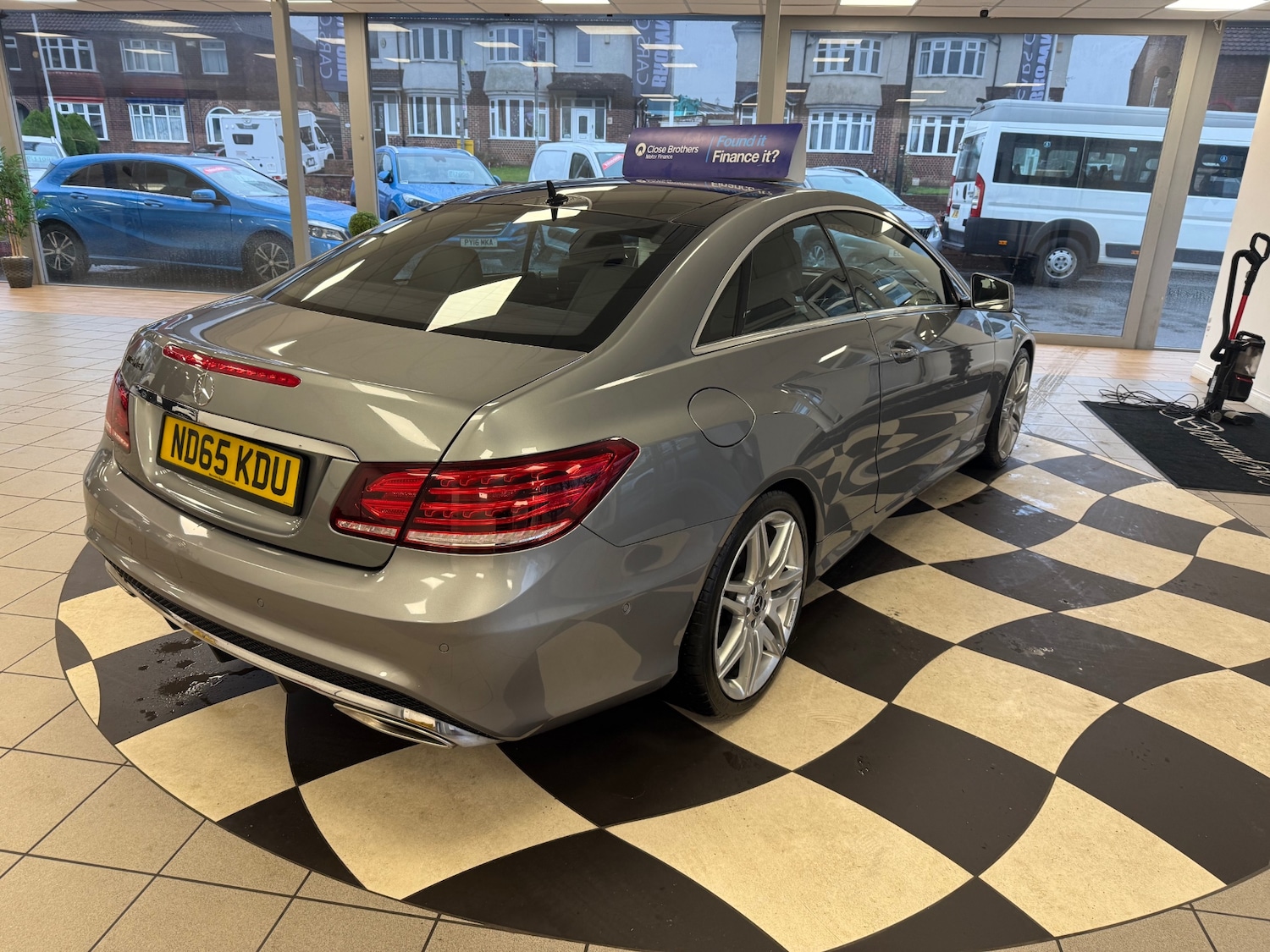 Used Mercedes-Benz E Class 2015 for sale - 76945629: Photo 8