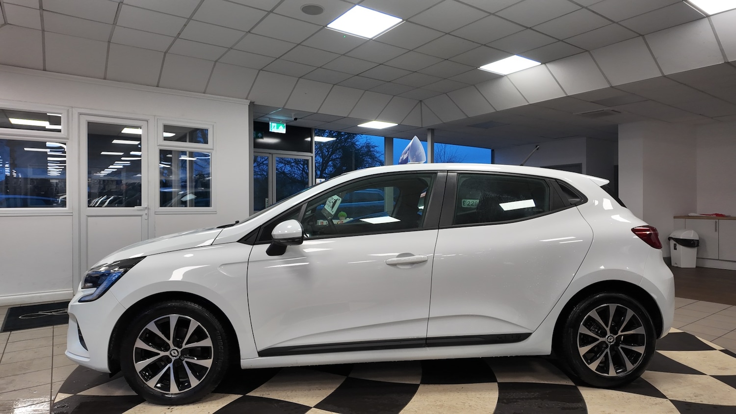 Used Renault Clio 2021 for sale - 77379516: Photo 4