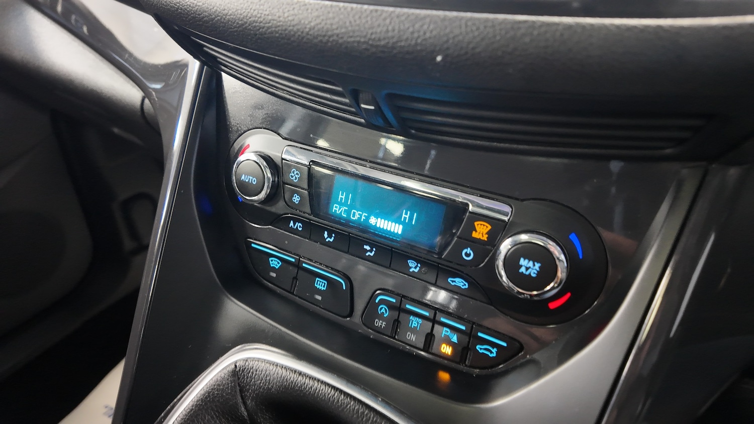 Used Ford Kuga 2016 for sale - 76718997: Photo 22