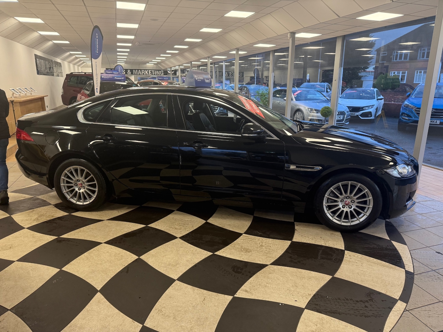 Used Jaguar XF 2016 for sale - 77151477: Photo 4