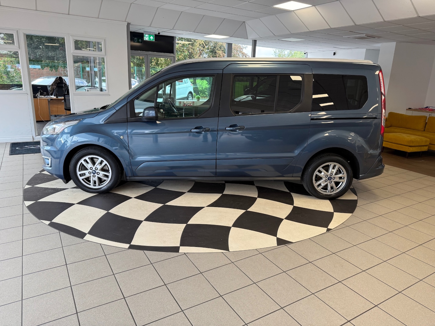 Used Ford Grand Tourneo Connect 2019 for sale - 76145614: Photo 3