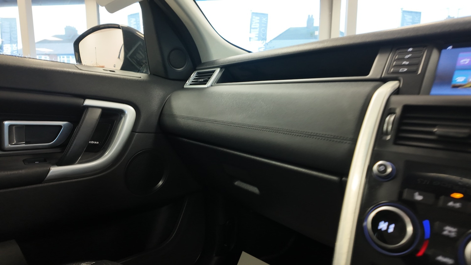 Used Land Rover Discovery Sport 2017 for sale - 77431450: Photo 23