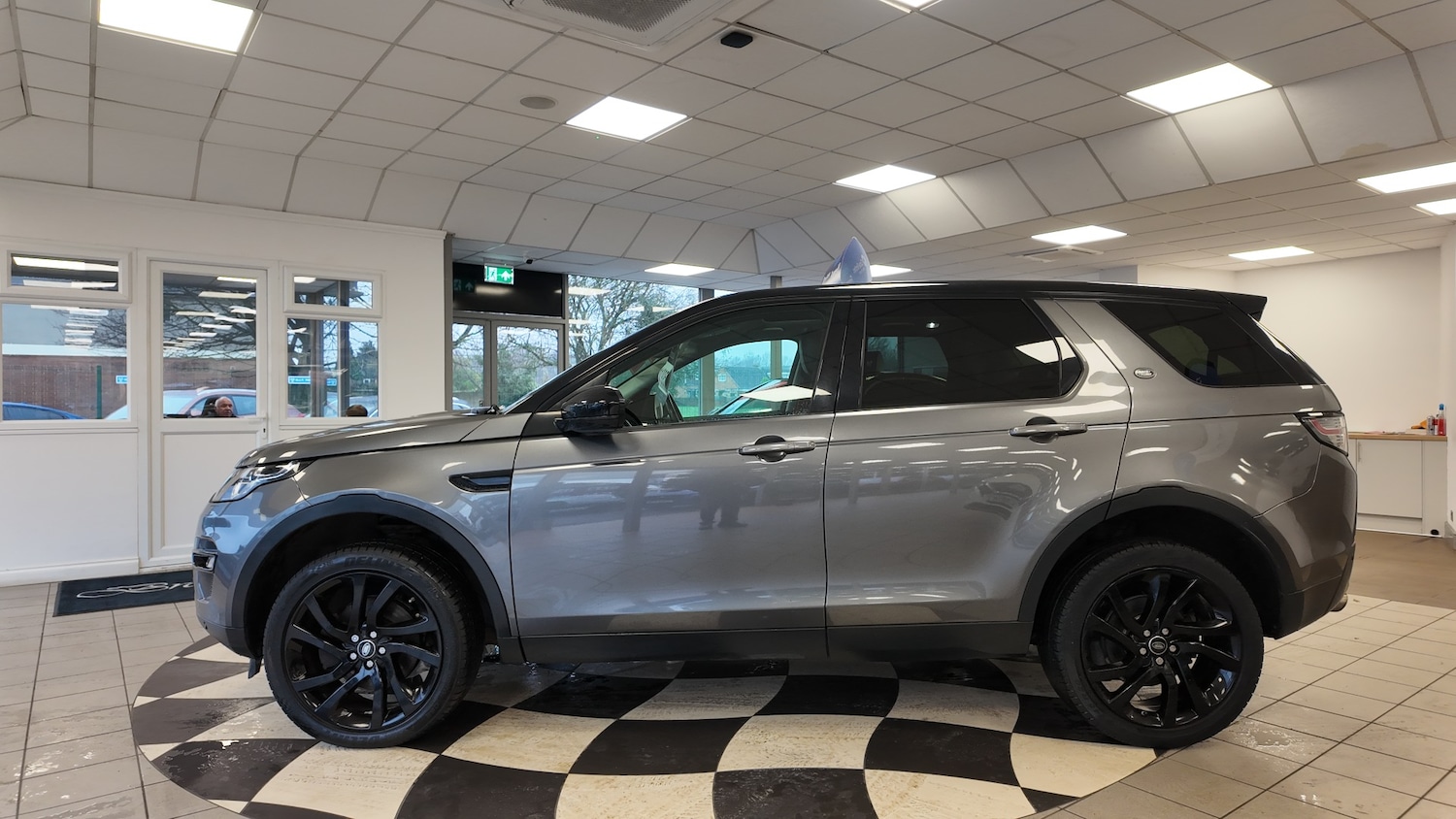 Used Land Rover Discovery Sport 2017 for sale - 77431450: Photo 4