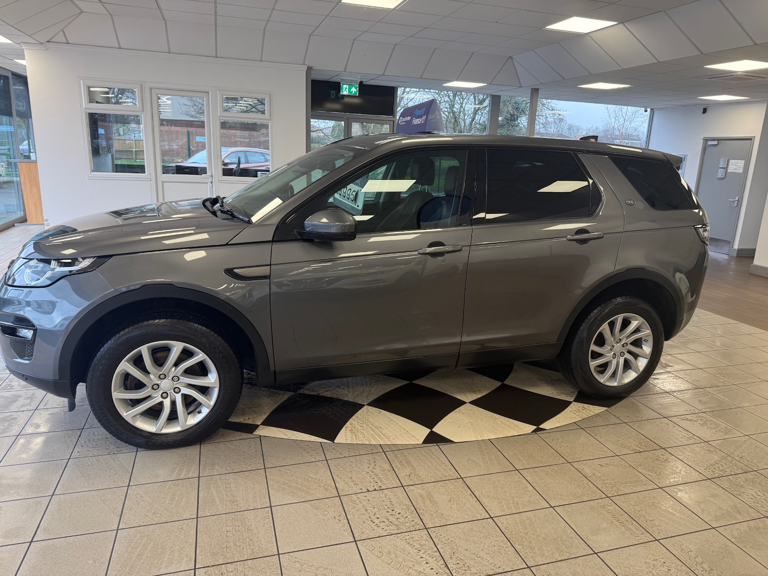Used Land Rover Discovery Sport 2017 for sale - 77404379: Photo 4