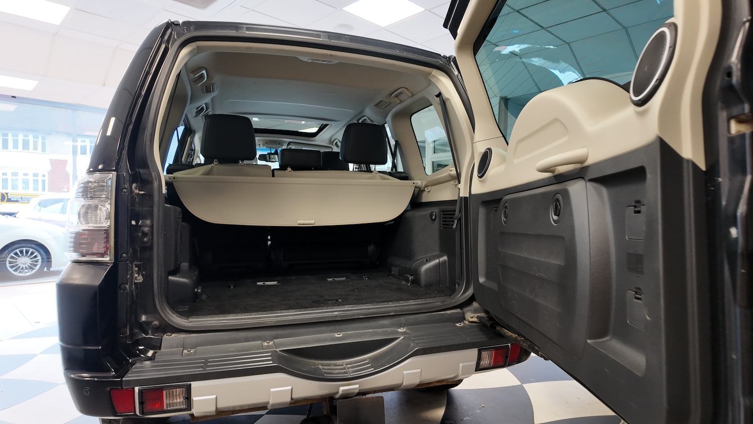 Used Mitsubishi Shogun 2014 for sale - 76421706: Photo 30