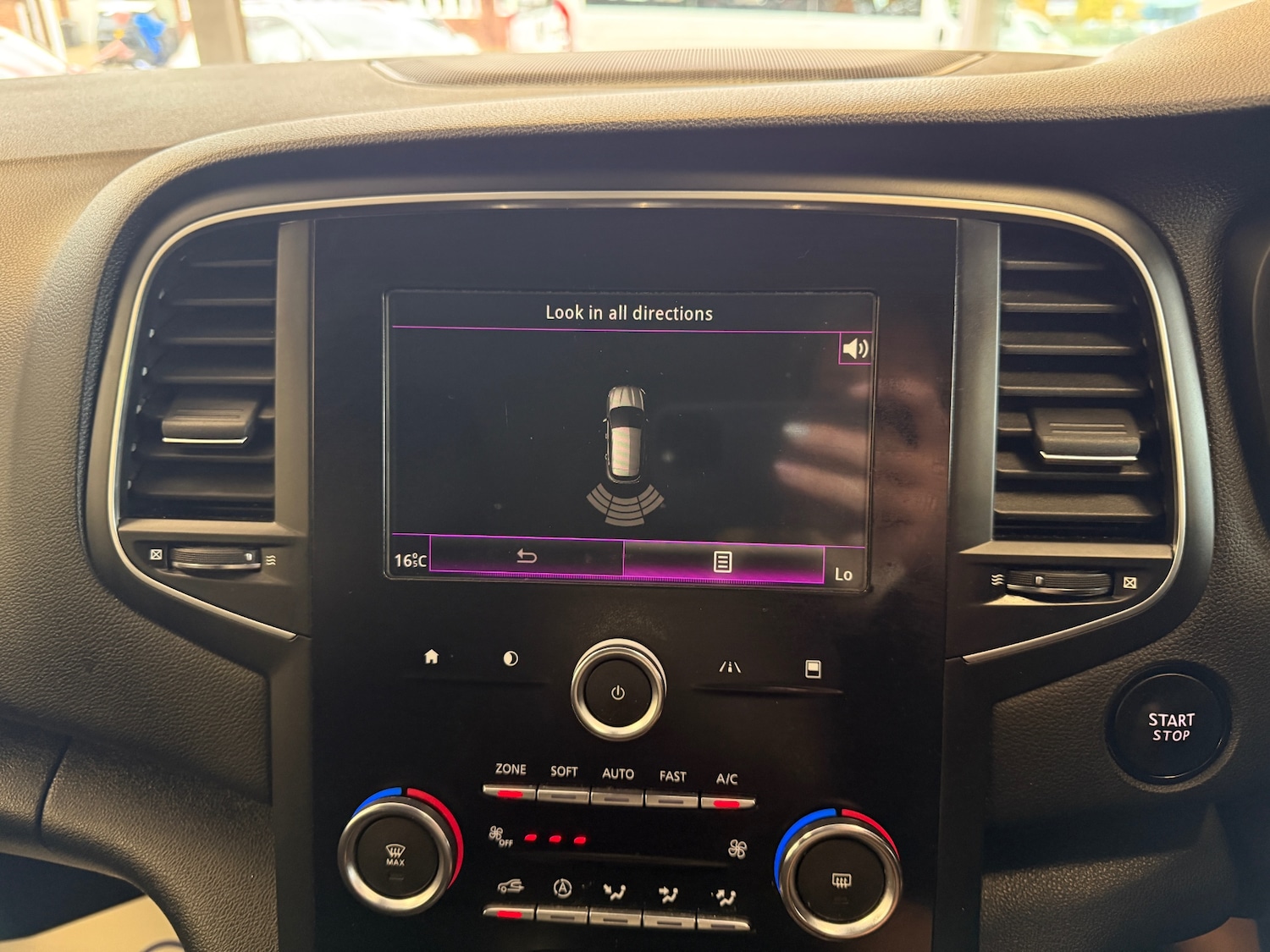 Used Renault Megane 2018 for sale - 76436364: Photo 18