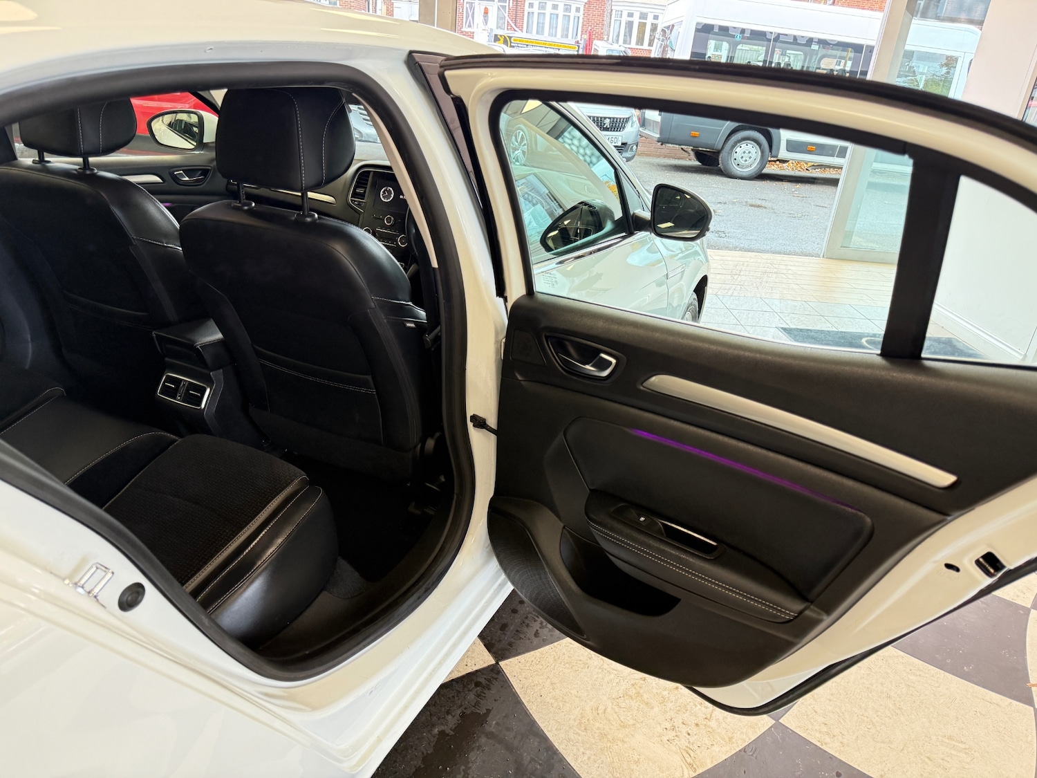 Used Renault Megane 2018 for sale - 76436364: Photo 24