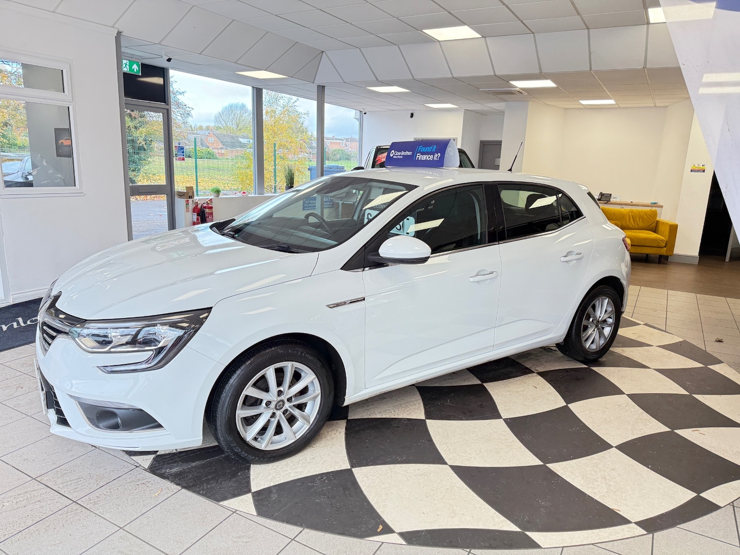 Used Renault Megane 2018 for sale - 76436364: Photo 4
