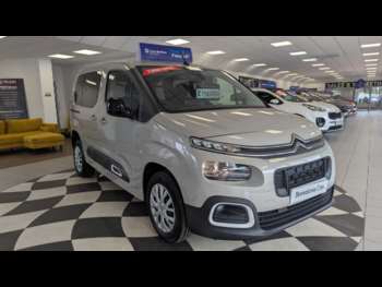 2022 (22) - 1.5 BlueHDi 100 Feel DIESEL 1200 MILES WITH MOBILITY RAMP 5-Door