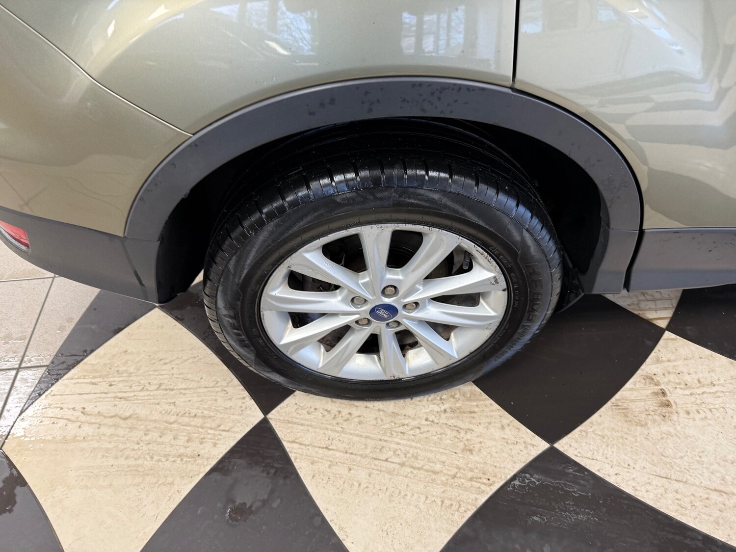 Used Ford Kuga 2015 for sale - 77475316: Photo 11