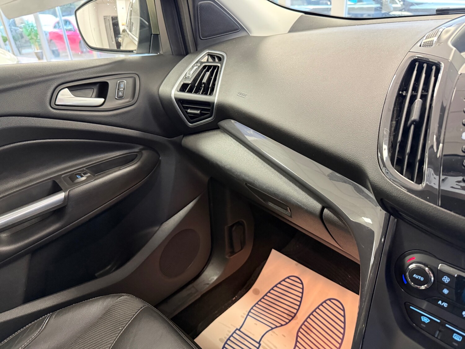 Used Ford Kuga 2015 for sale - 77475316: Photo 32