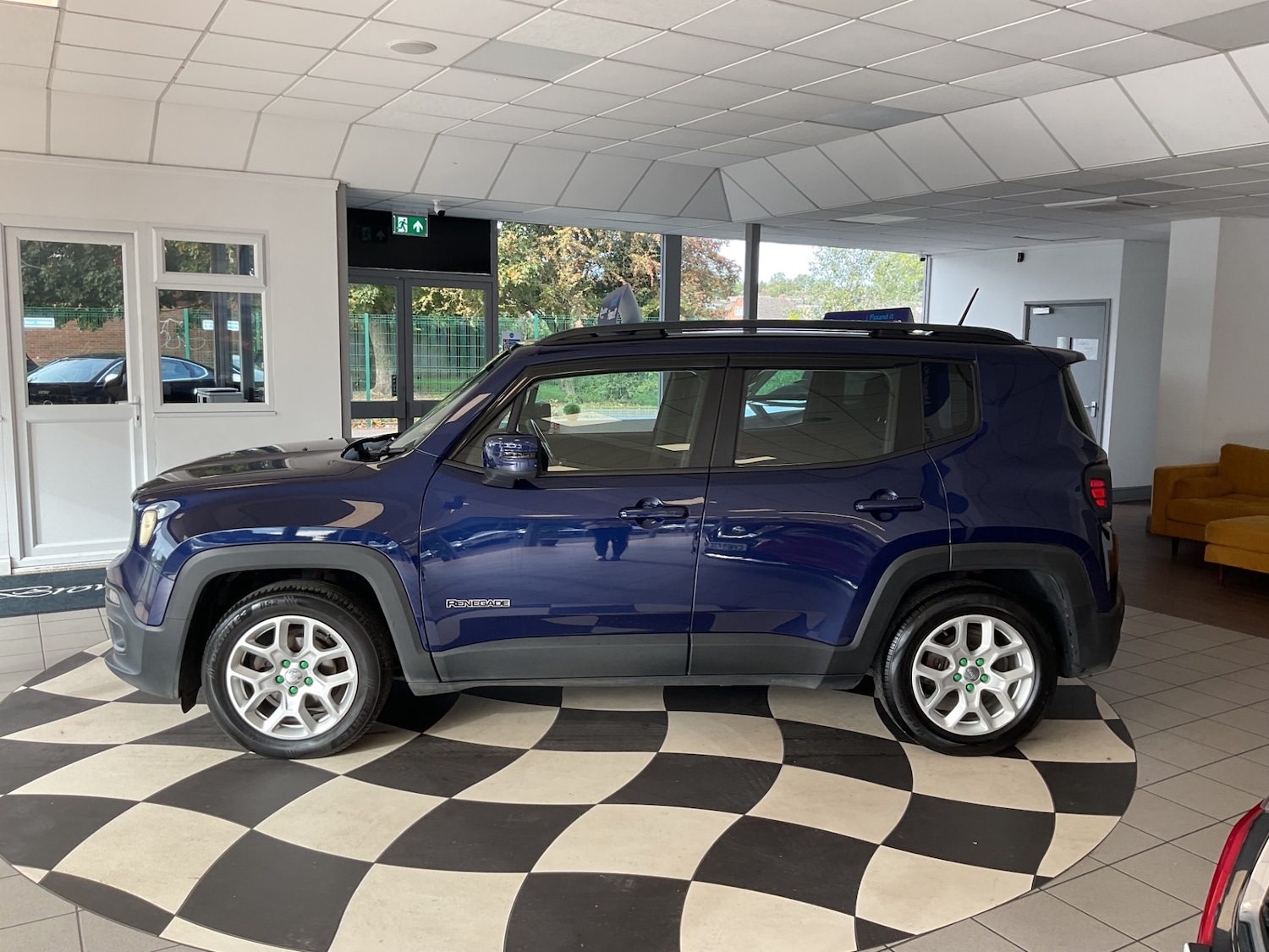 Used Jeep Renegade 2018 for sale - 76243869: Photo 4