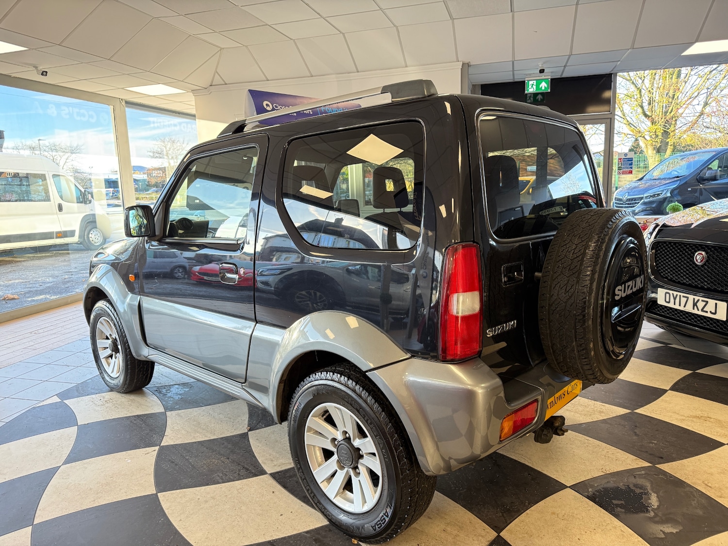 Used Suzuki Jimny 2010 for sale - 76638736: Photo 5