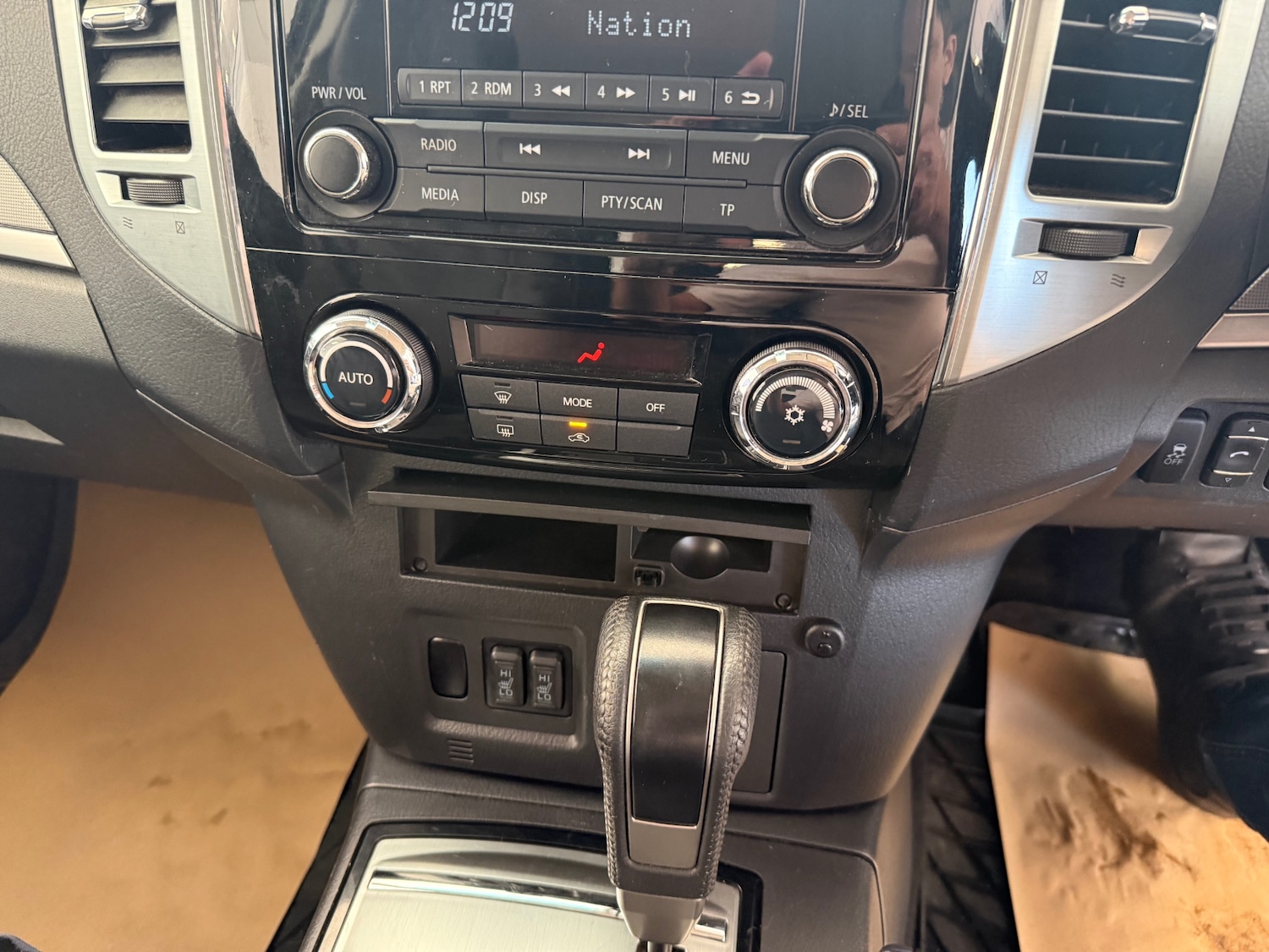 Used Mitsubishi Shogun 2015 for sale - 78162573: Photo 30