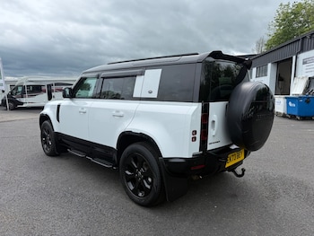Used Land Rover Defender 2023 for sale - 78654722: Photo