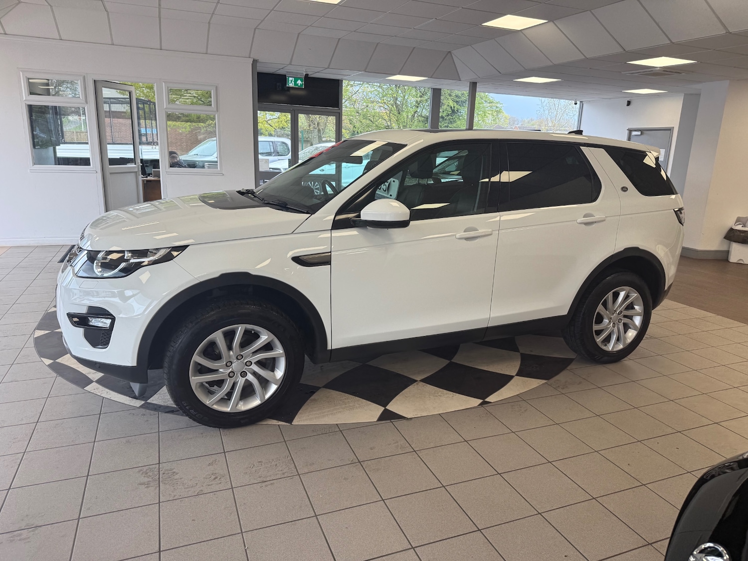 Used Land Rover Discovery Sport 2017 for sale - 78176604: Photo 4