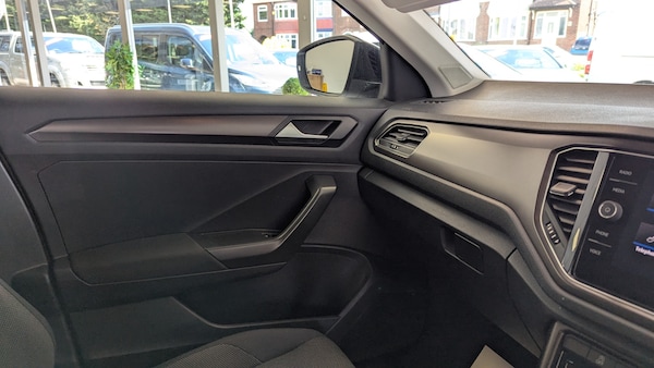 Used Volkswagen T-Roc 2018 for sale - 74832496: Photo 24