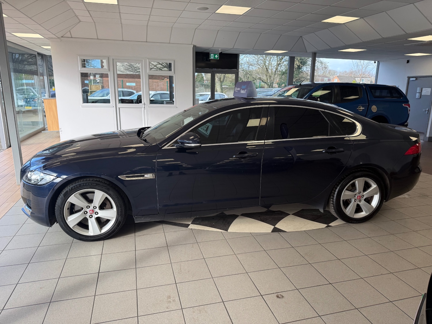 Used Jaguar XF 2017 for sale - 77829904: Photo 4