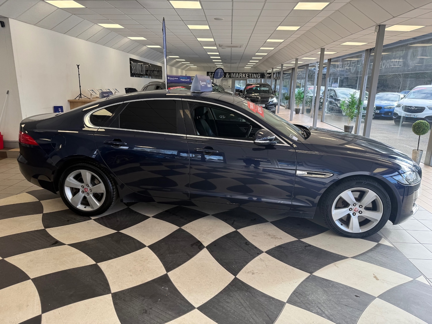 Used Jaguar XF 2017 for sale - 77829904: Photo 9