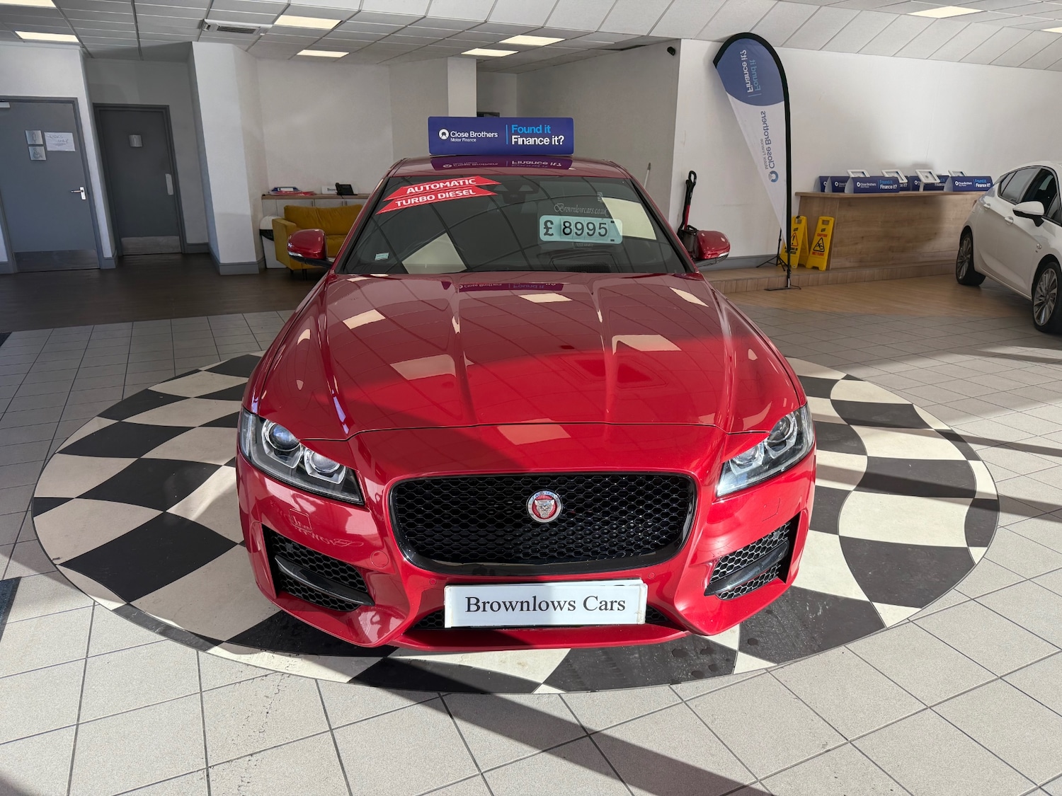 Used Jaguar XF 2017 for sale - 76100951: Photo 2