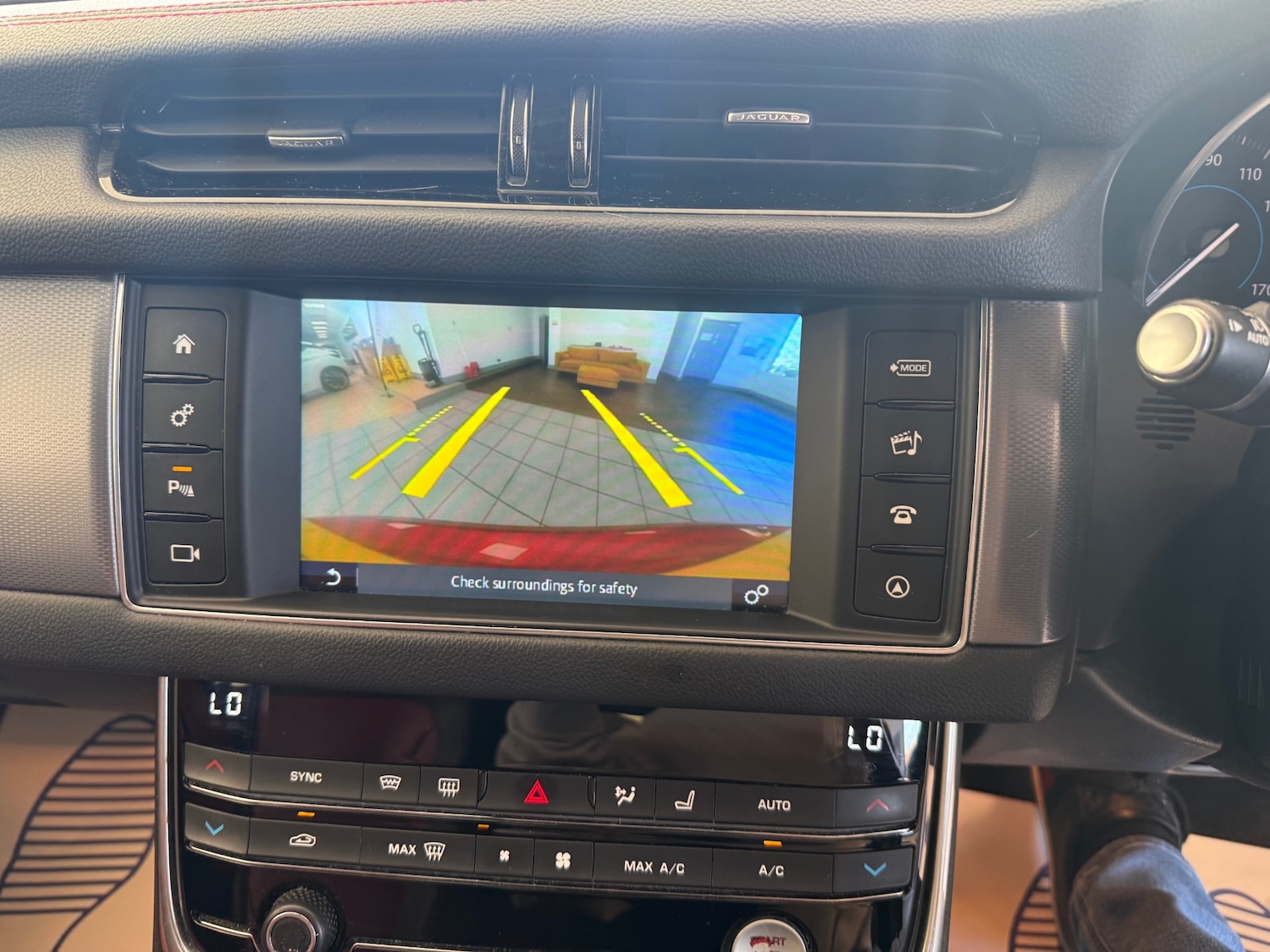 Used Jaguar XF 2017 for sale - 76100951: Photo 28