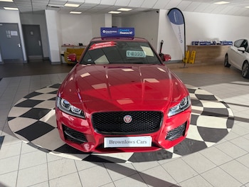 Used Jaguar XF 2017 for sale - 76100951: Photo 2