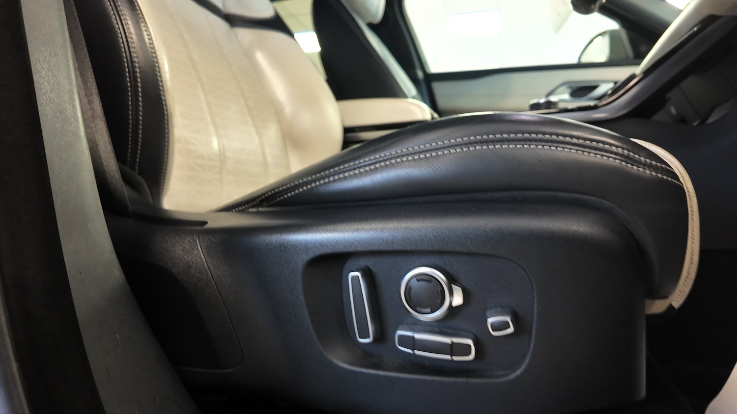 Used Land Rover Range Rover Velar 2018 for sale - 77431616: Photo 26