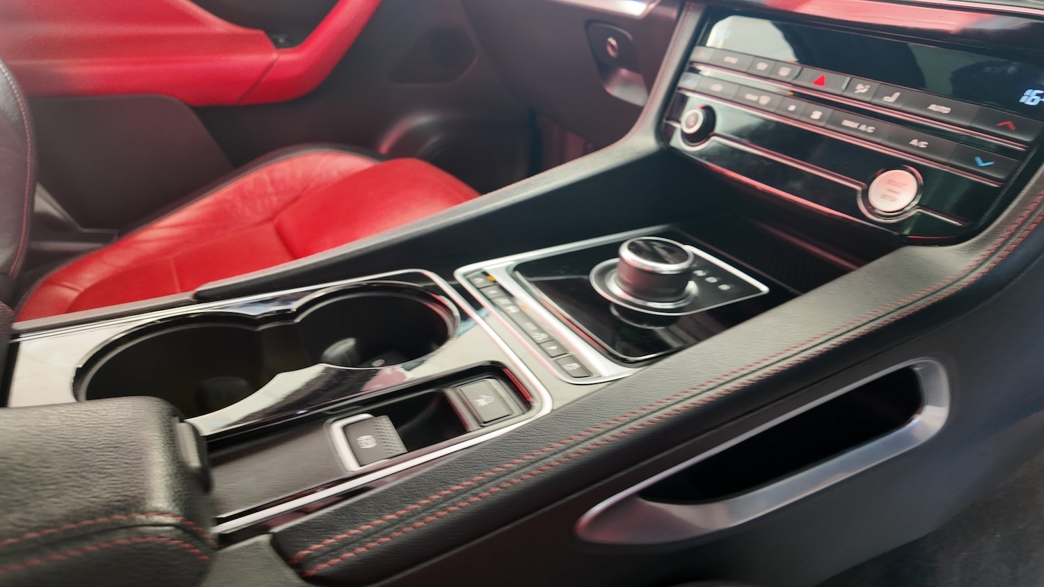 Used Jaguar F-Pace 2017 for sale - 76598880: Photo 18