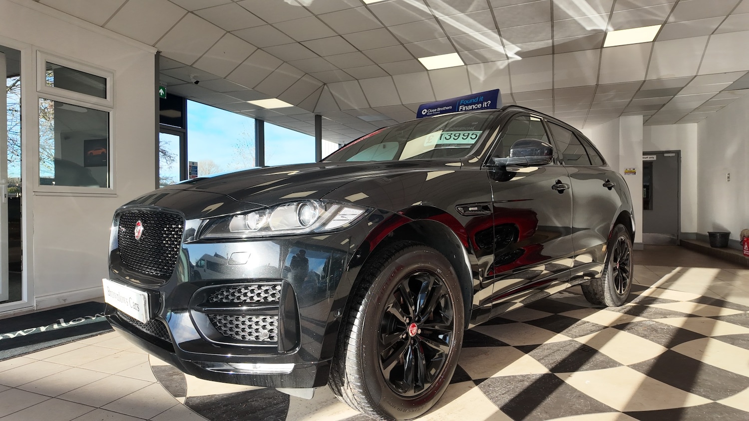 Used Jaguar F-Pace 2017 for sale - 76598880: Photo 3