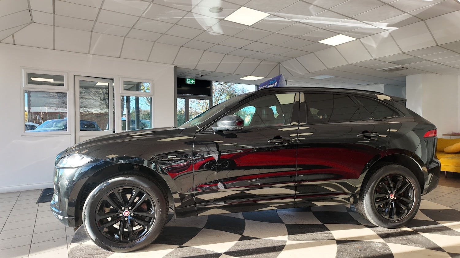 Used Jaguar F-Pace 2017 for sale - 76598880: Photo 4