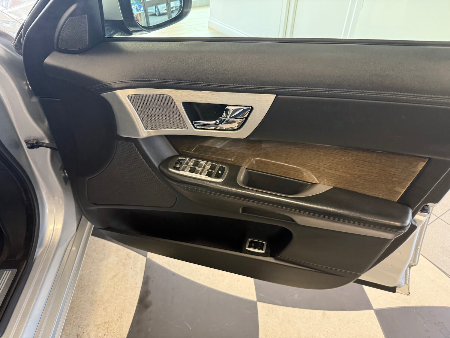 Used Jaguar XF 2012 for sale - 76554871: Photo 26