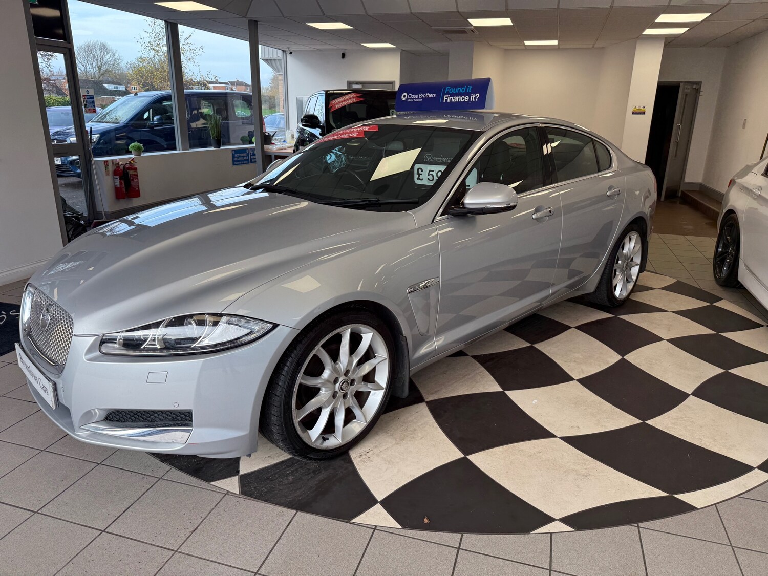 Used Jaguar XF 2012 for sale - 76554871: Photo 3