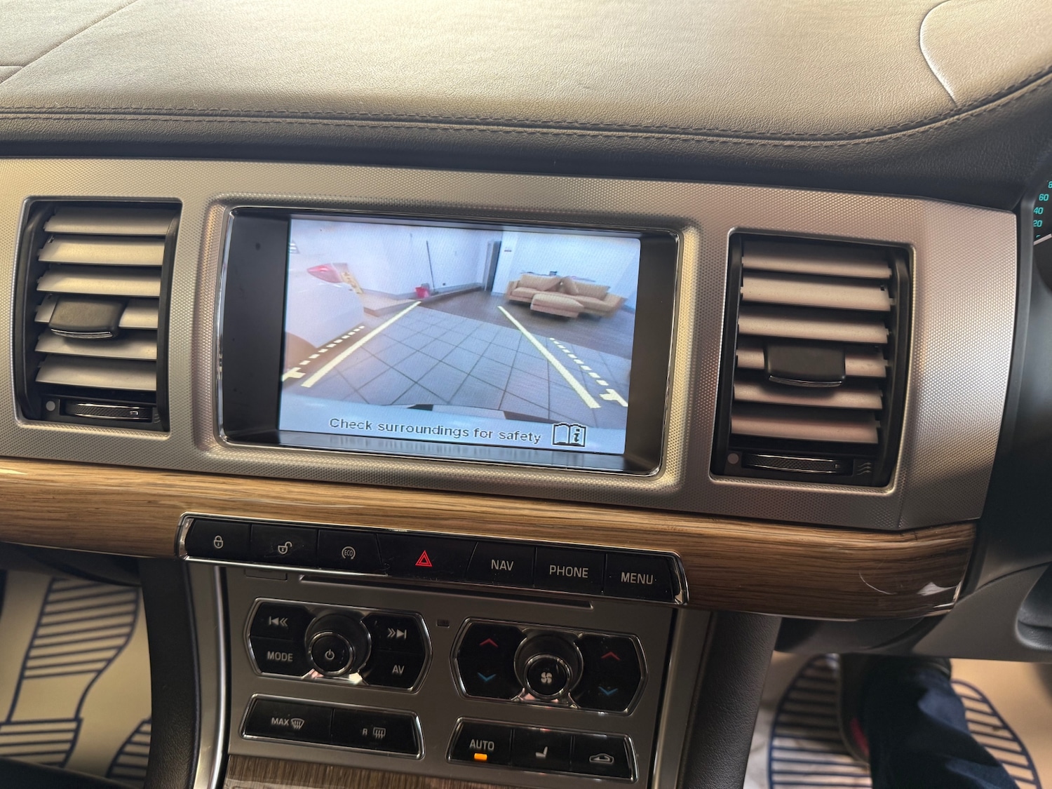 Used Jaguar XF 2012 for sale - 76554871: Photo 32