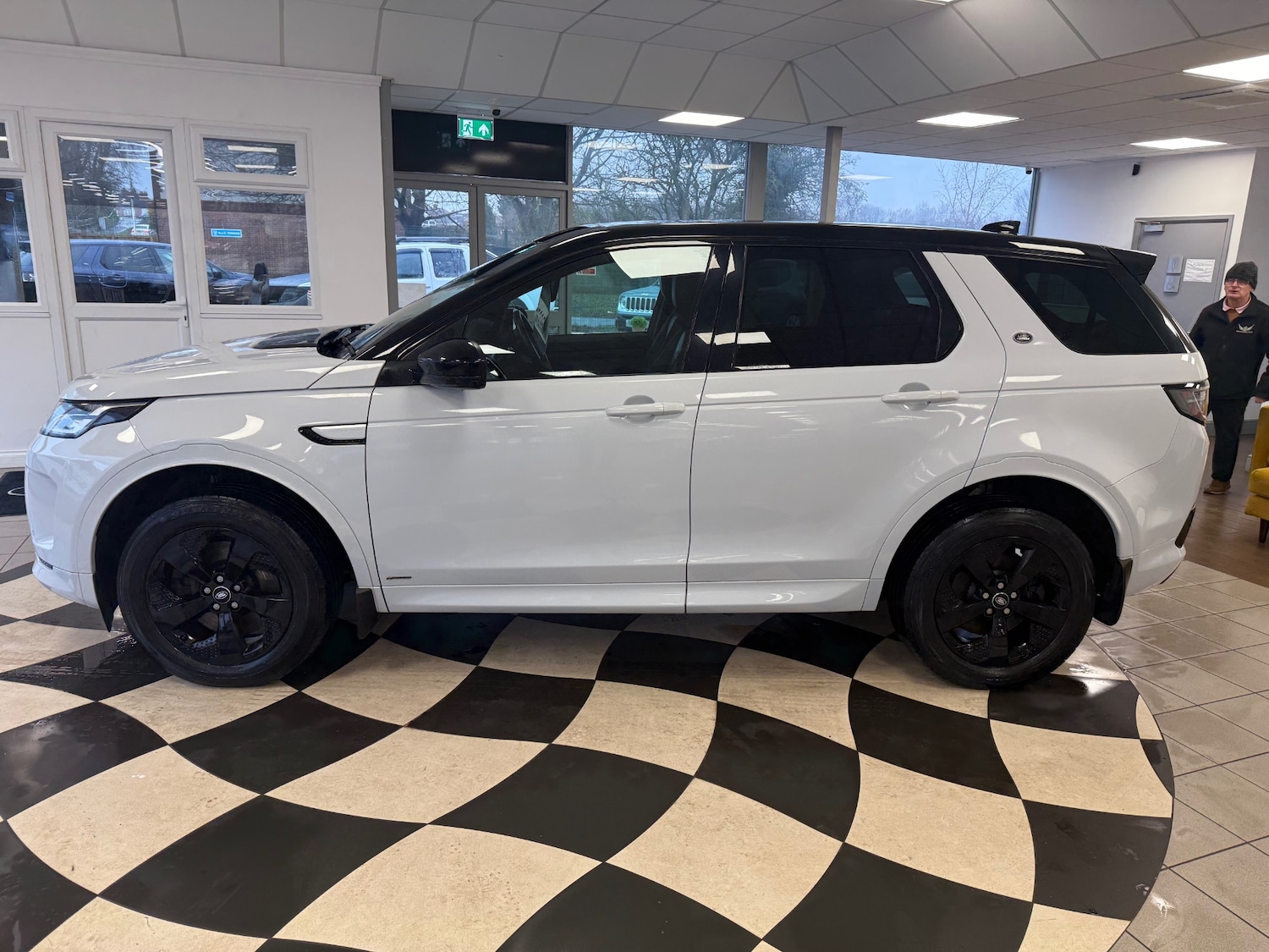 Used Land Rover Discovery Sport 2019 for sale - 76945964: Photo 4