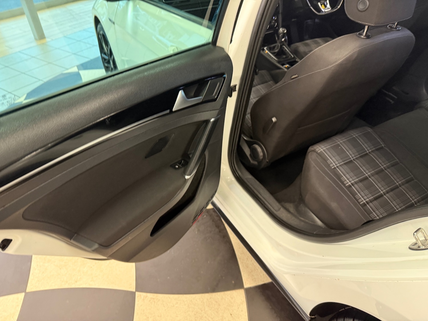 Used Volkswagen Golf 2015 for sale - 77023197: Photo 31