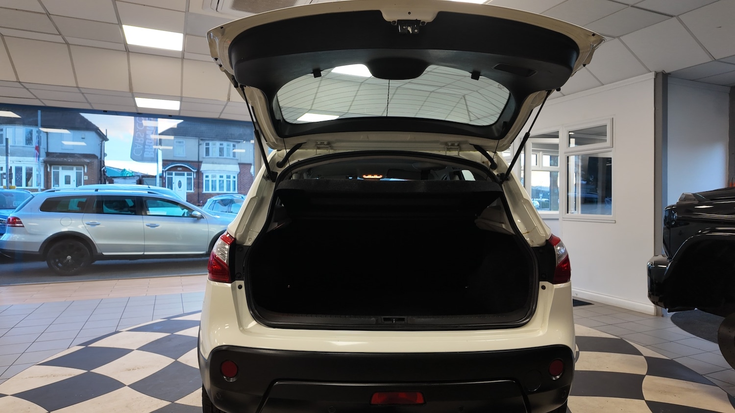 Used Nissan Qashqai 2011 for sale - 76905721: Photo 31