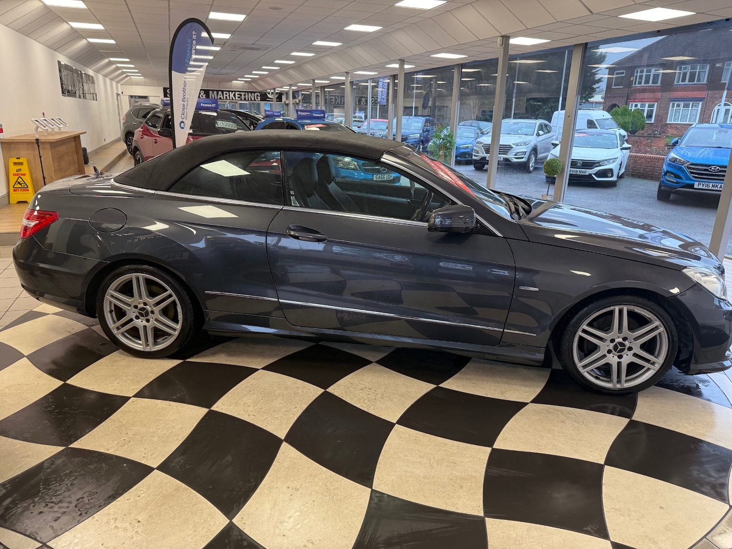 Used Mercedes-Benz E Class 2011 for sale - 77023480: Photo 38