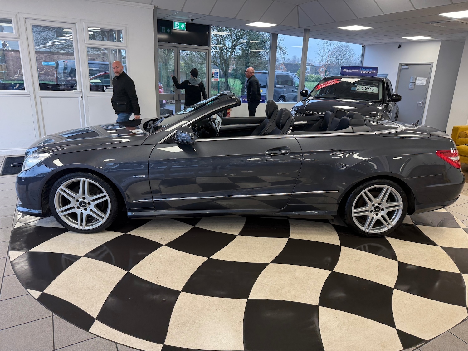 Used Mercedes-Benz E Class 2011 for sale - 77023480: Photo 4