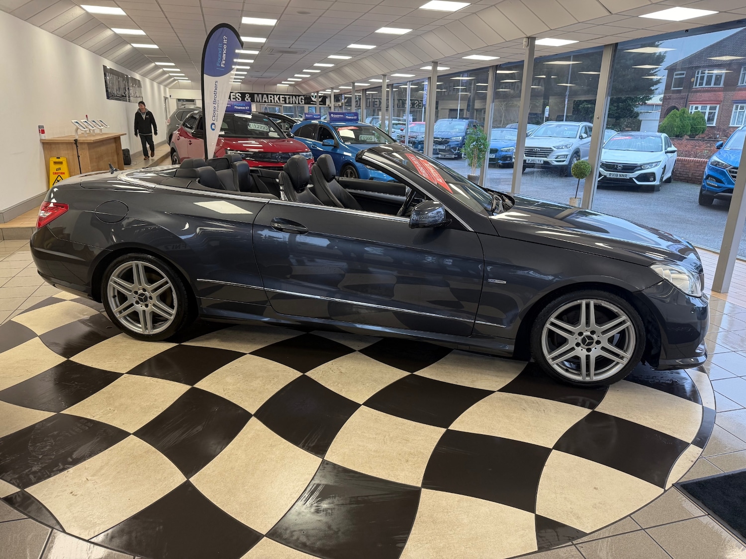 Used Mercedes-Benz E Class 2011 for sale - 77023480: Photo 8