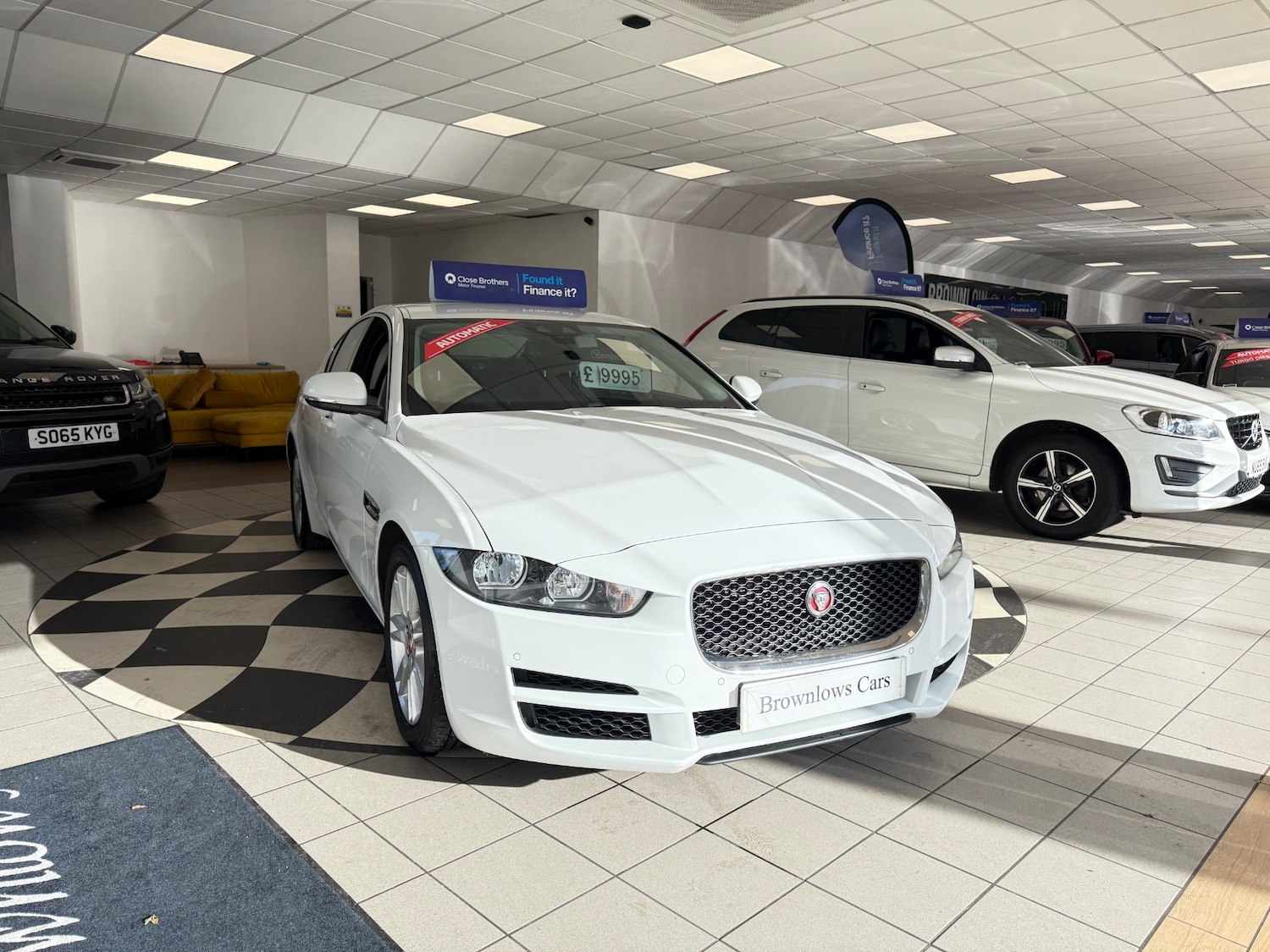 Used Jaguar XE 2017 for sale - 76374243: Photo 1