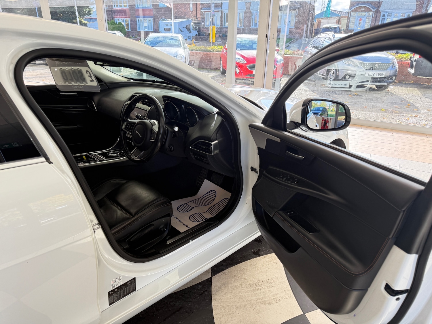 Used Jaguar XE 2017 for sale - 76374243: Photo 11