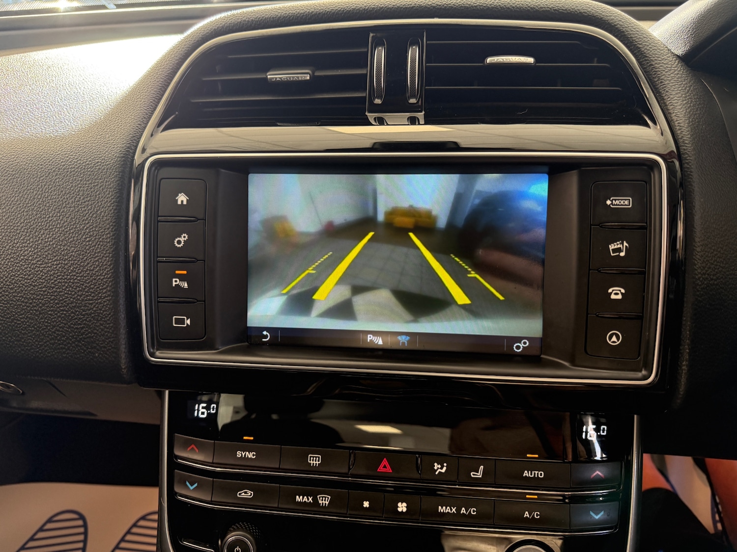 Used Jaguar XE 2017 for sale - 76374243: Photo 18