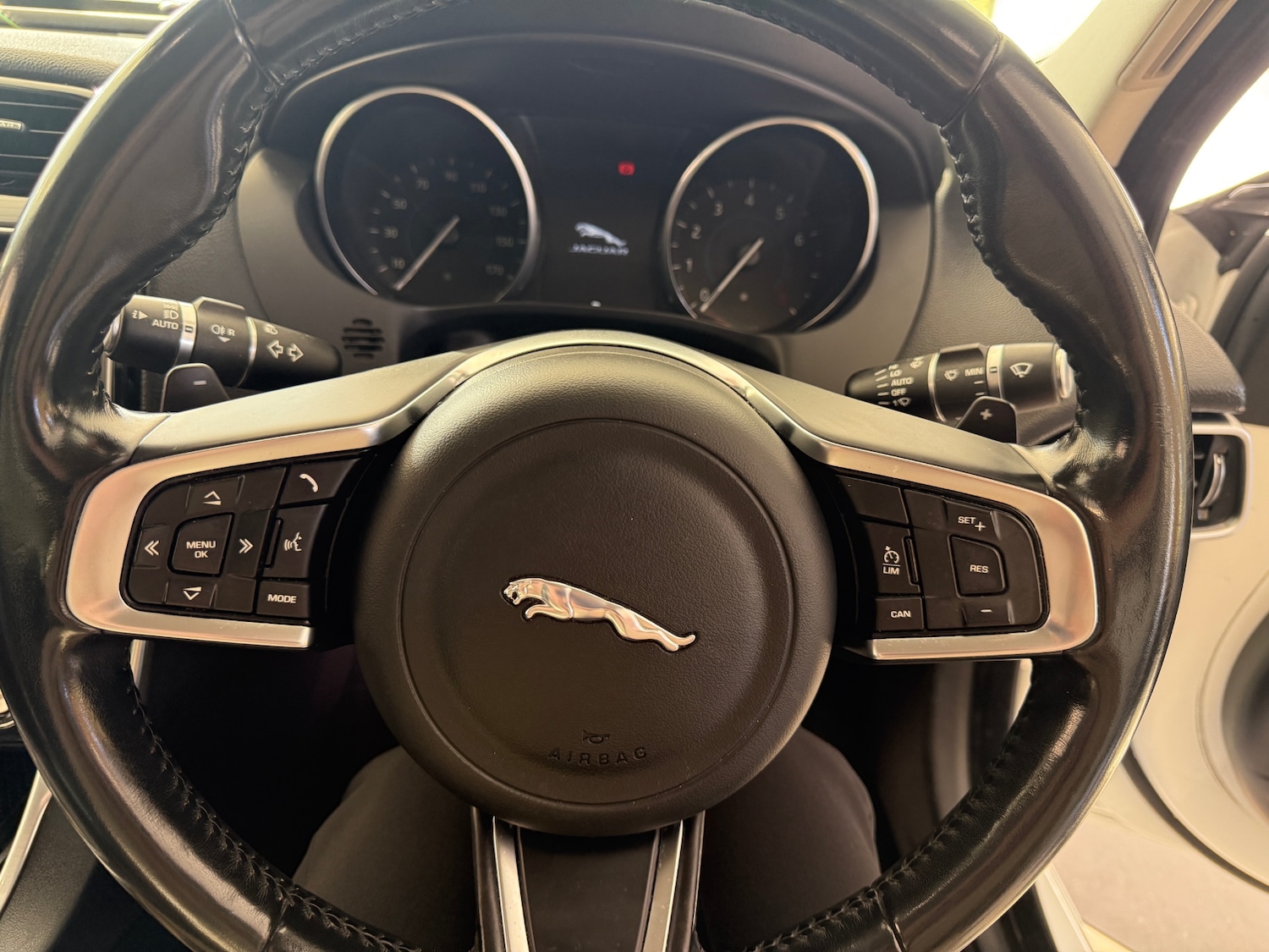 Used Jaguar XE 2017 for sale - 76374243: Photo 19