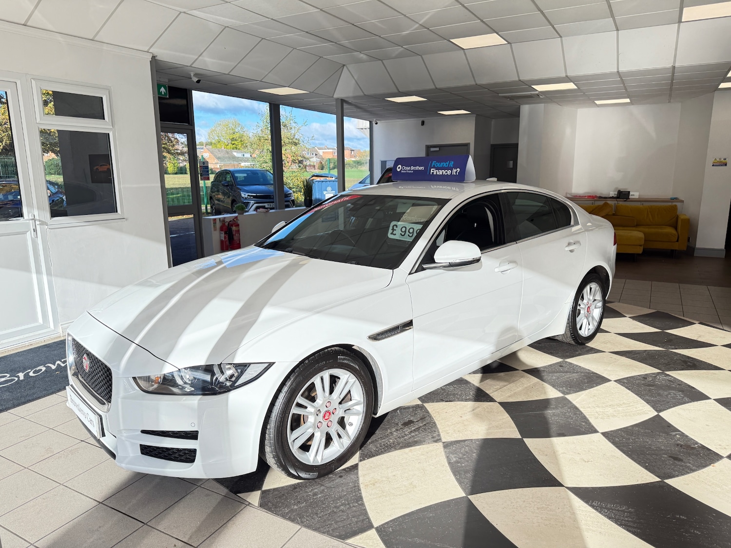 Used Jaguar XE 2017 for sale - 76374243: Photo 3